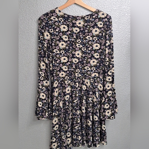 Soft & Sexy Floral Fit & Flair Dress    Size S/P - Picture 5 of 14